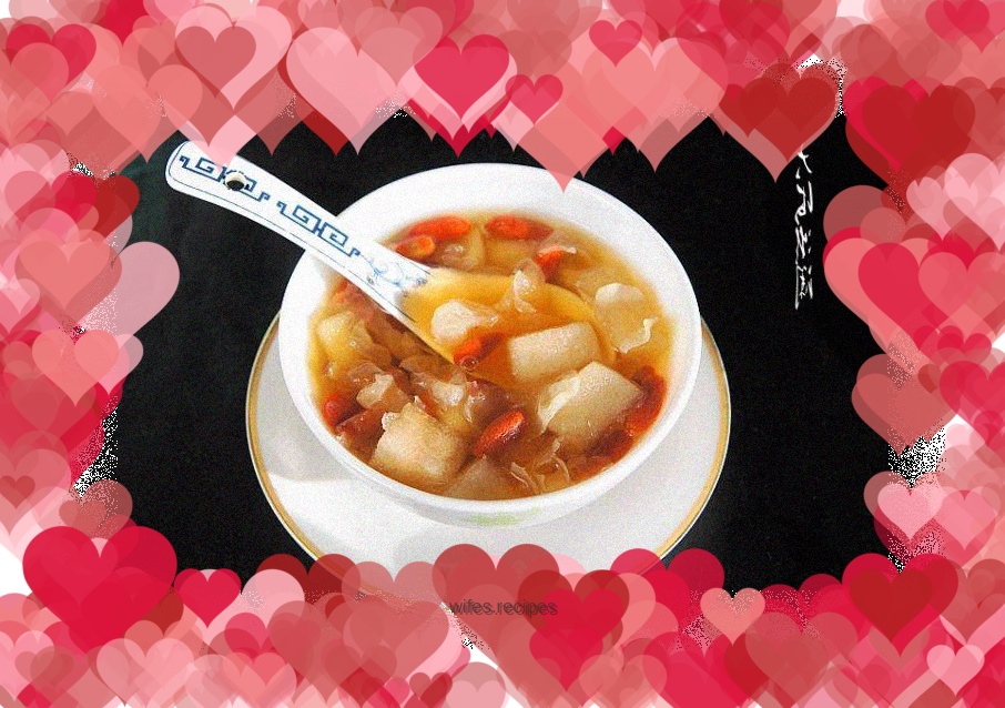 Moisturizing and clearing the lungs, white fungus, wolfberry and pear soup