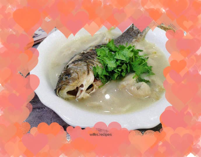 Crucian carp and oyster mushroom soup