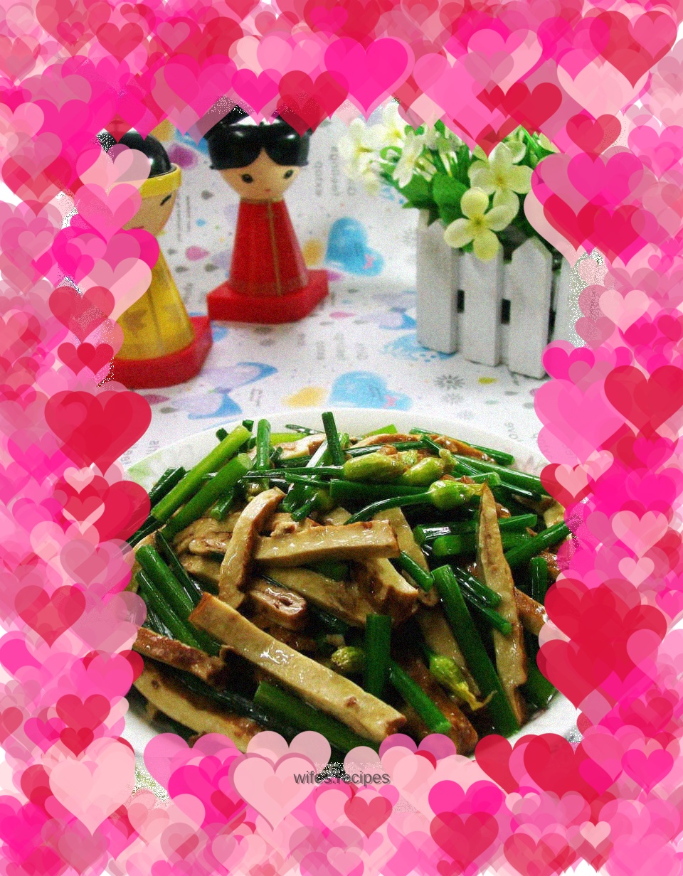 Stir-fried dried chive flowers