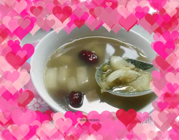 Lily, red dates and mung bean soup