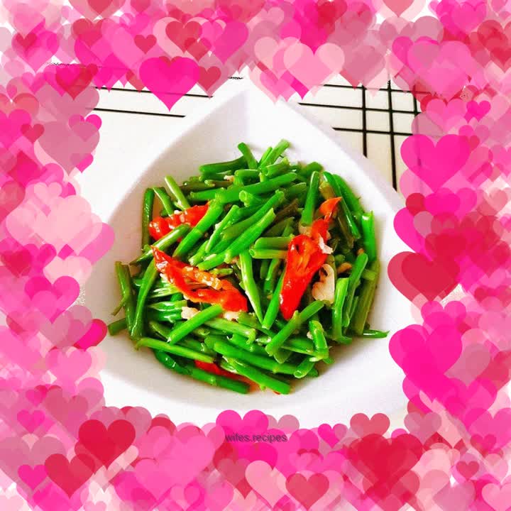 Vegetarian stir-fried water spinach stems