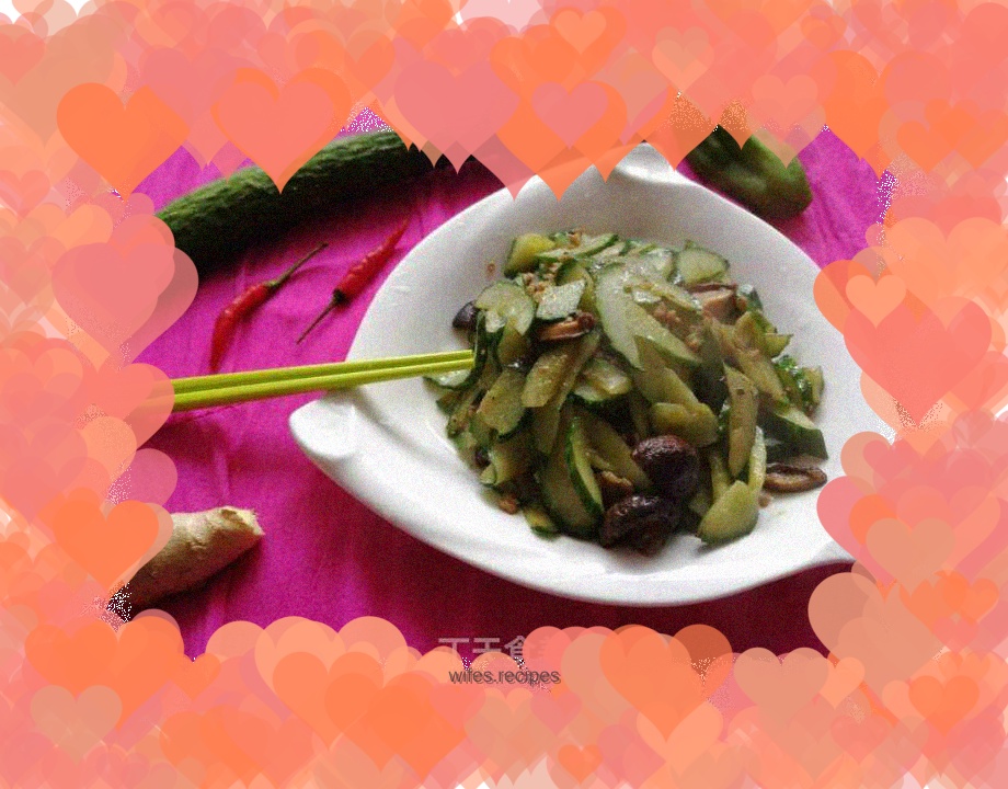 Stir-fried minced pork with mushrooms and cucumber