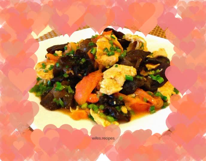 Scrambled eggs with black fungus and tomatoes