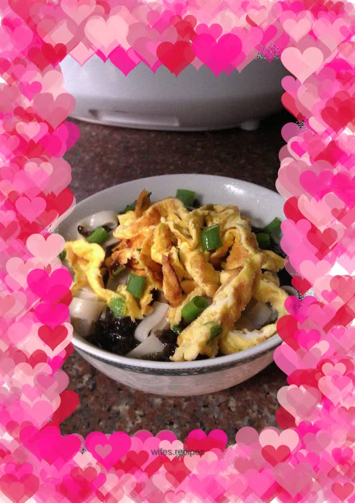 Seaweed and egg noodles
