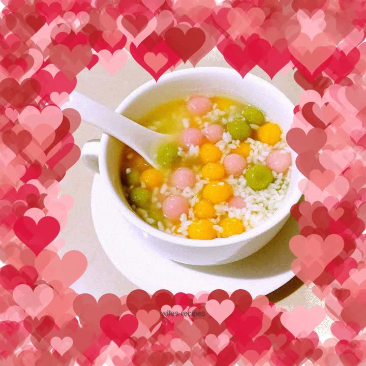 Sweet wine colored glutinous rice balls