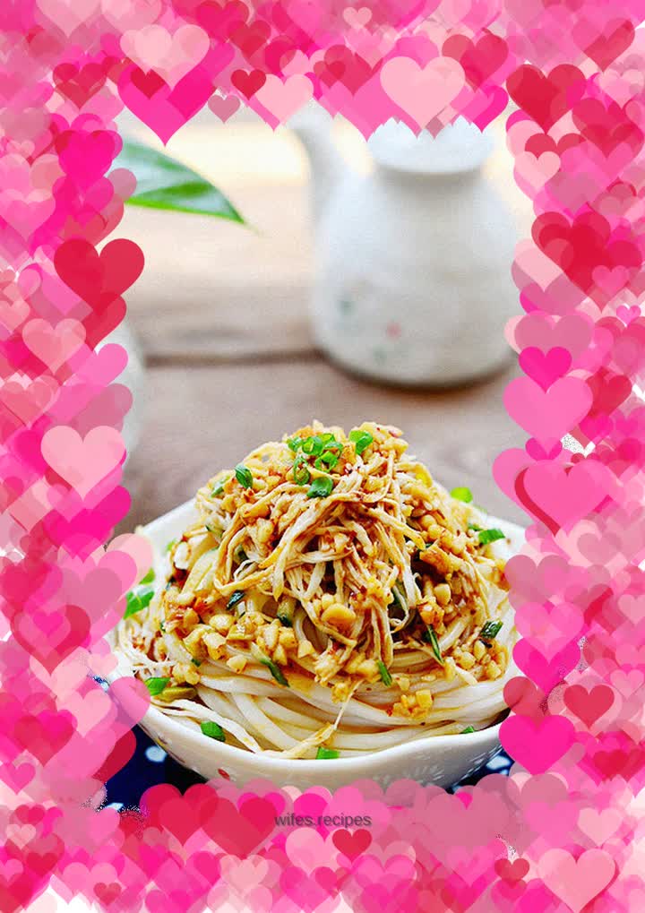 Cold noodles can also be eaten with the best of ice and fire - hot and sour shredded chicken cold noodles