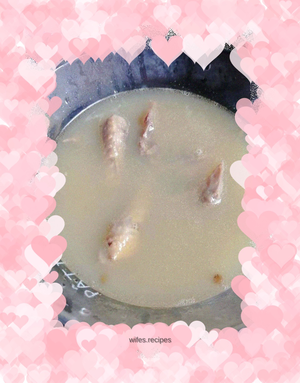 Pigeon and mung bean soup