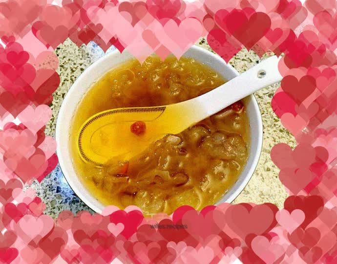 Stewed snow clam with rock sugar, white fungus and wolfberry