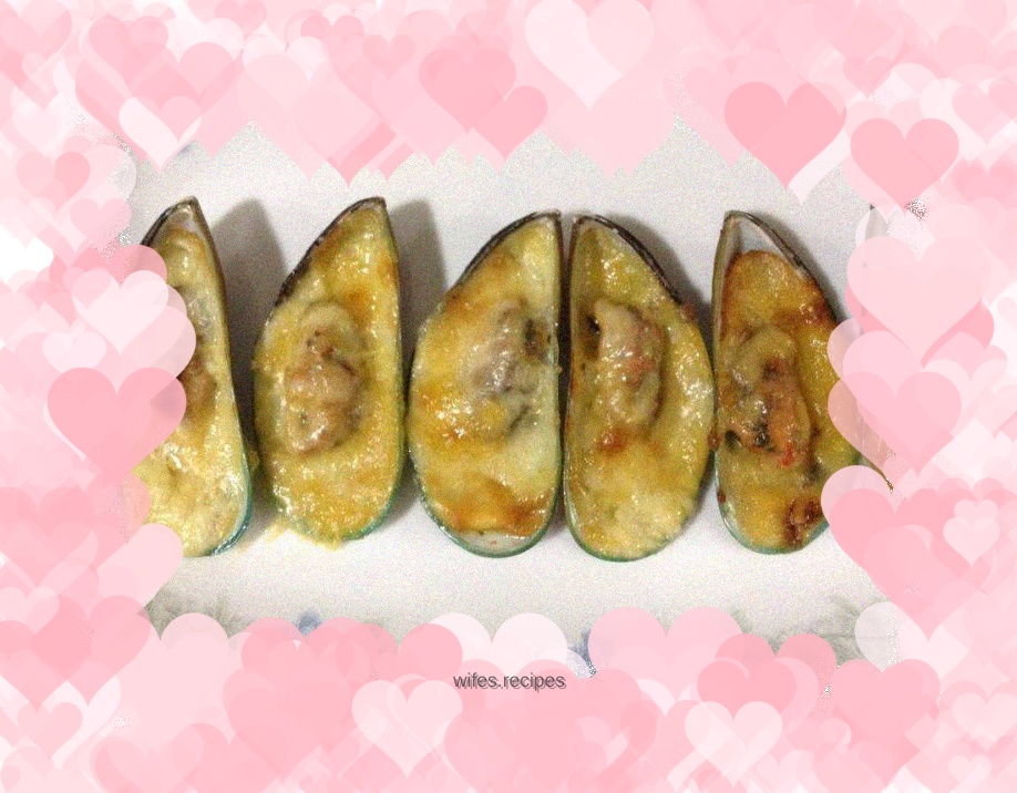 Baked Mussels with Cheese