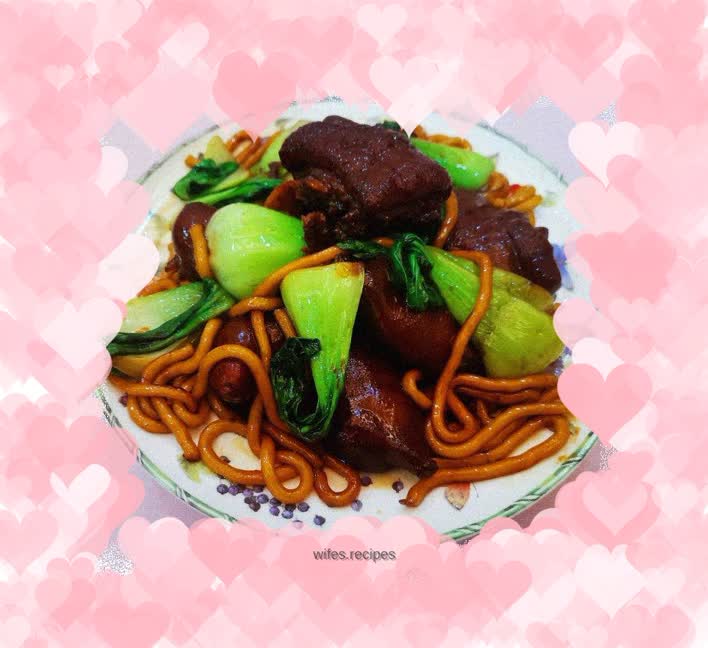 Soft pork trotters stewed with vermicelli