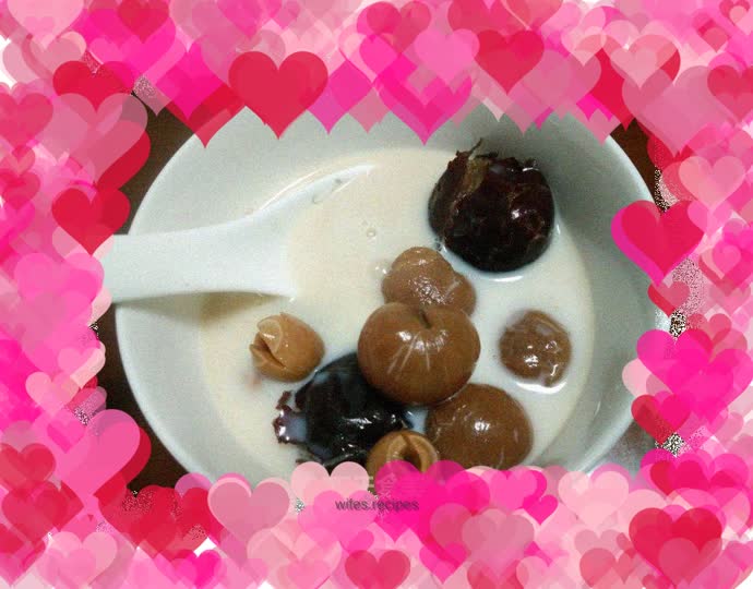 Coconut juice, peach gum, longan and red date soup