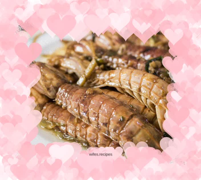 Stir-fried shrimps with green onions (mantis shrimps)