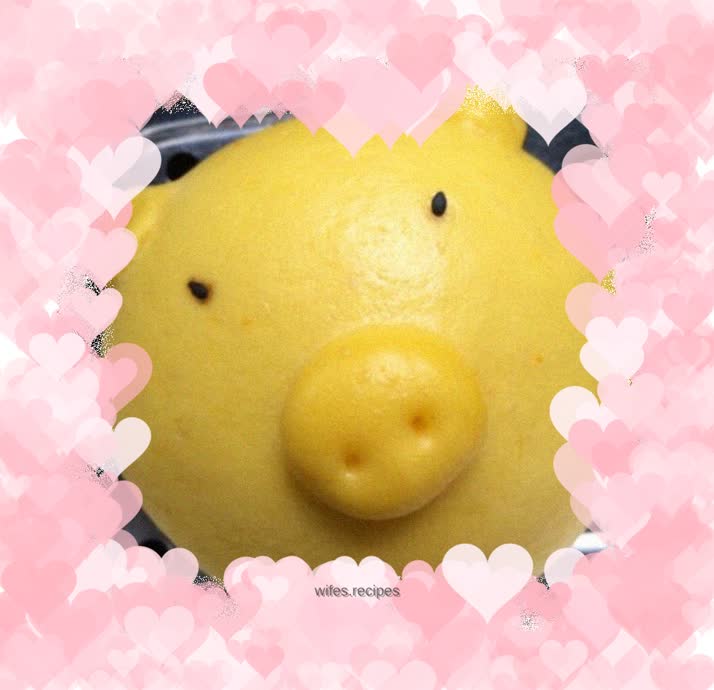 Golden Pig Steamed Buns