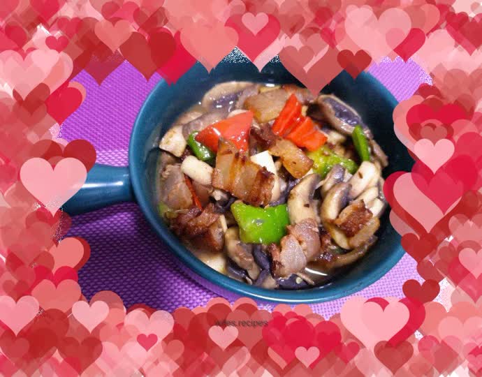 Stir-fried mushrooms with bacon