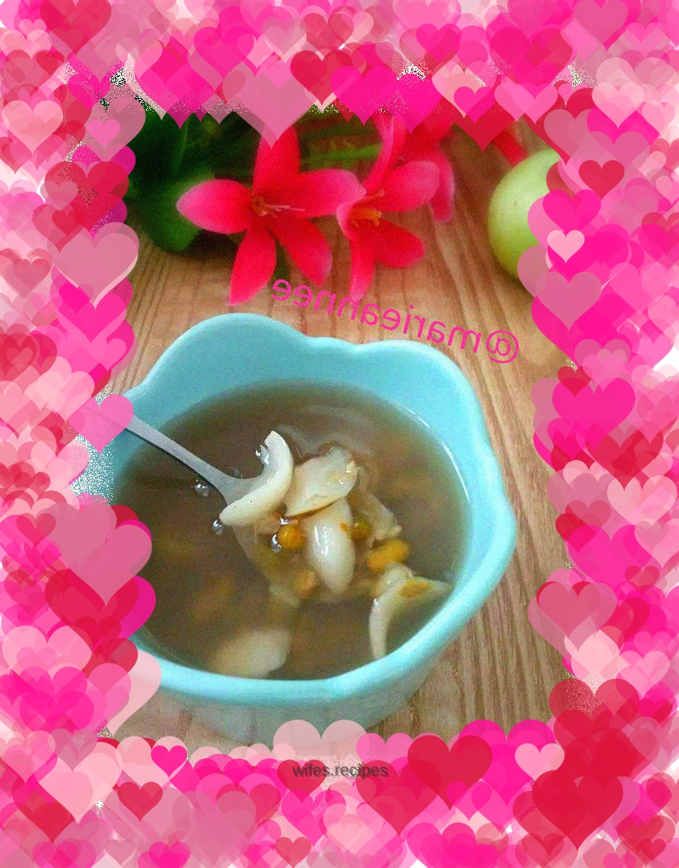 Mung bean and lily soup