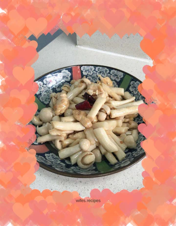 Stir-fried seafood and mushrooms with meat