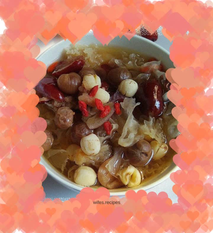 Tremella, lotus seeds, cinnamon and jujube soup