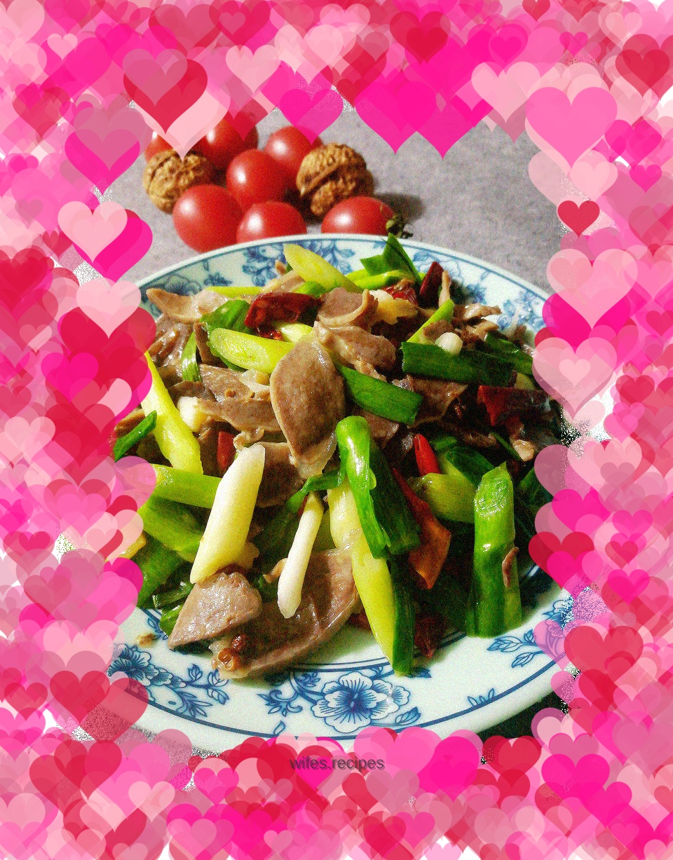 Stir-fried braised duck gizzards with garlic sprouts