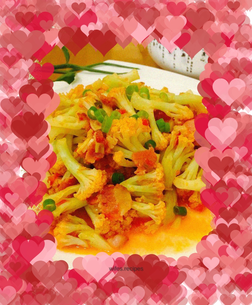 Stir-fried cauliflower with tomatoes