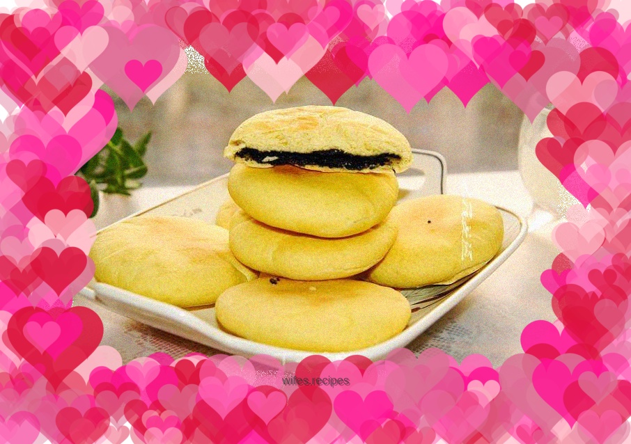 Oatmeal cake with black sesame filling