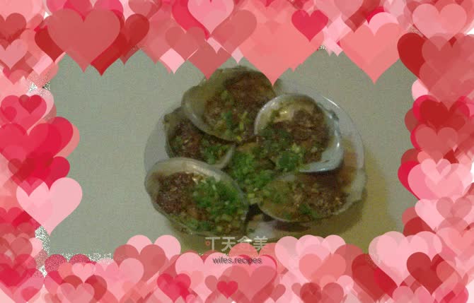 Grilled mussels with garlic paste