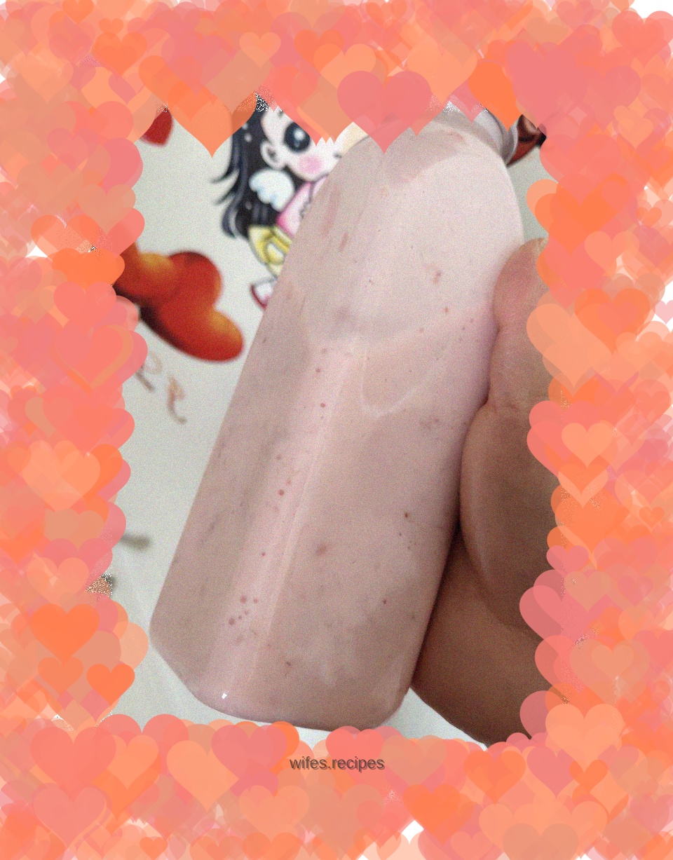 Spring Festival seasonal delicacies~Internet celebrity strawberry hand-cranked yogurt
