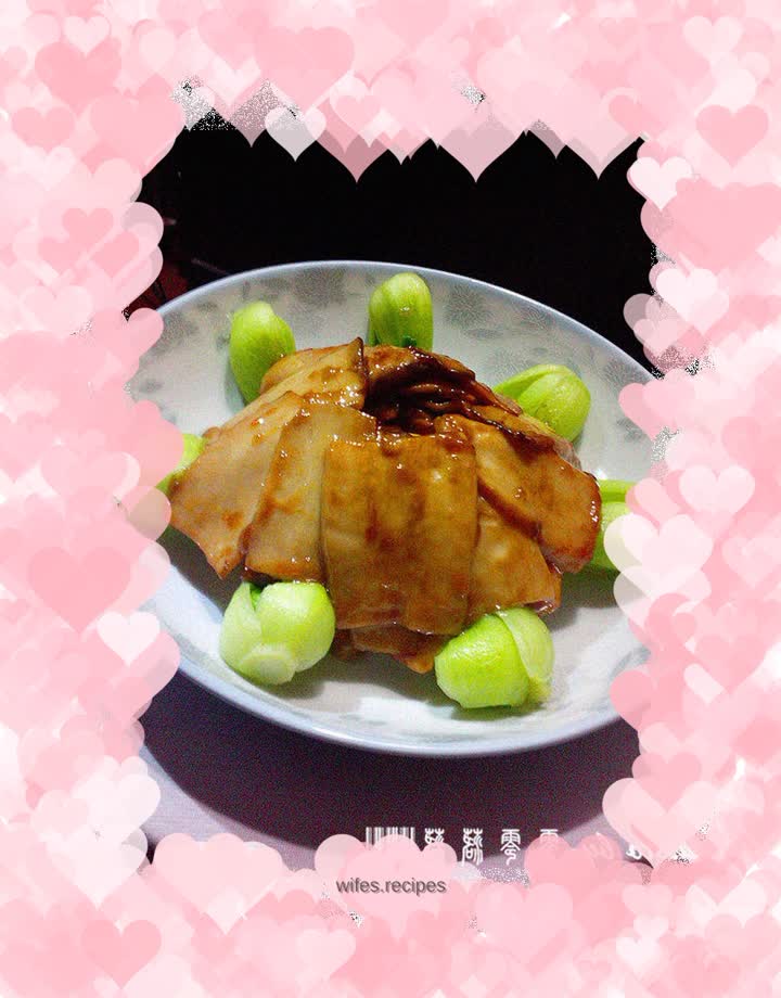 Pleurotus eryngii mushrooms and green vegetables