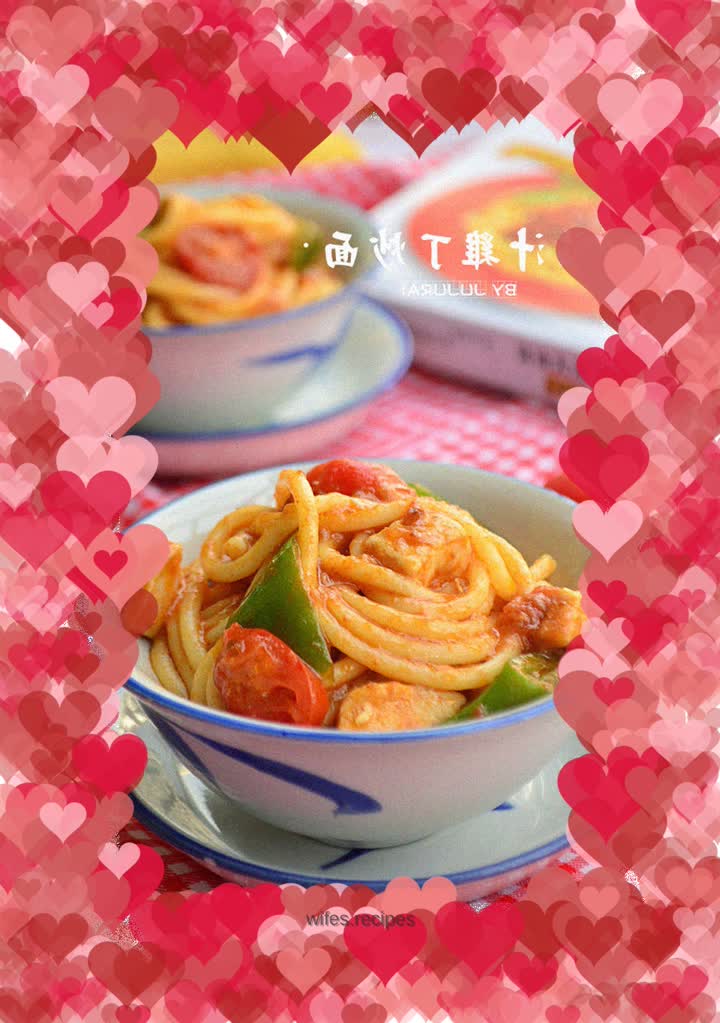 Fried noodles with diced chicken in tomato sauce