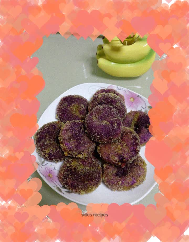 Purple potato cake with bean paste filling