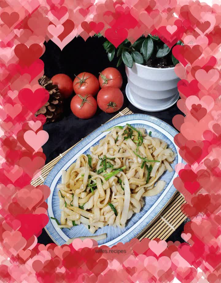 Fried rice noodles with chives and soy sauce