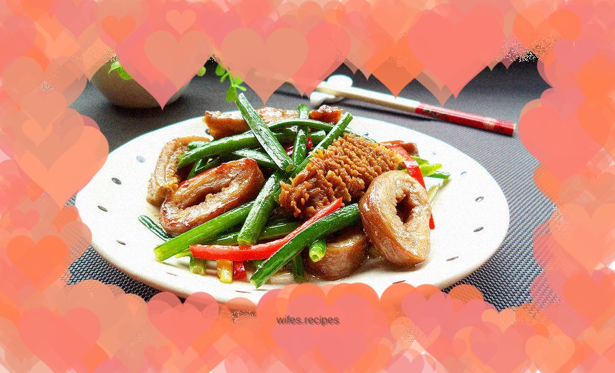 Beef offal with leek and moss