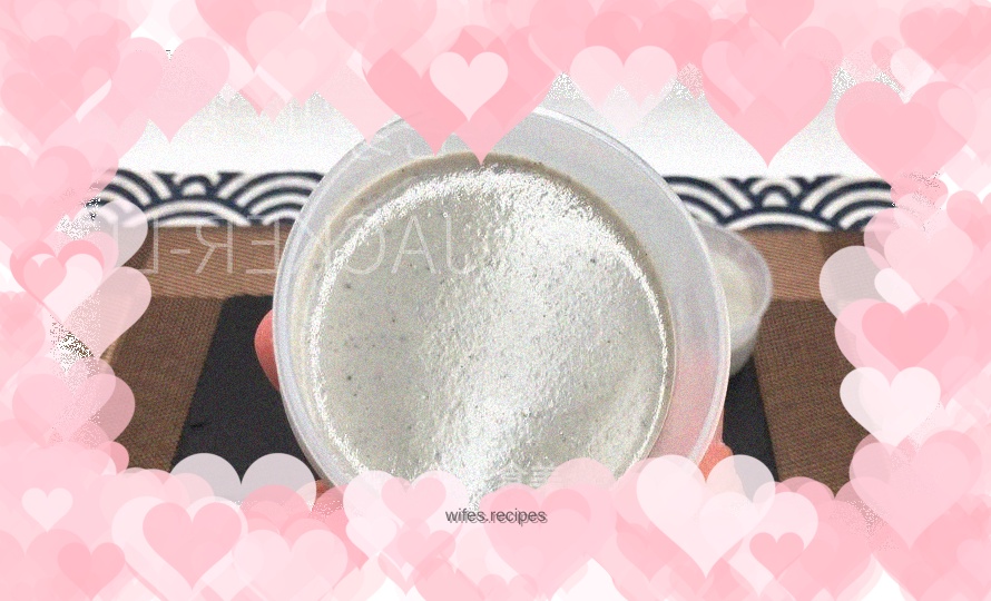 Black sesame paste pudding, with rich milky aroma and smooth texture, is a cold dessert suitable for summer.