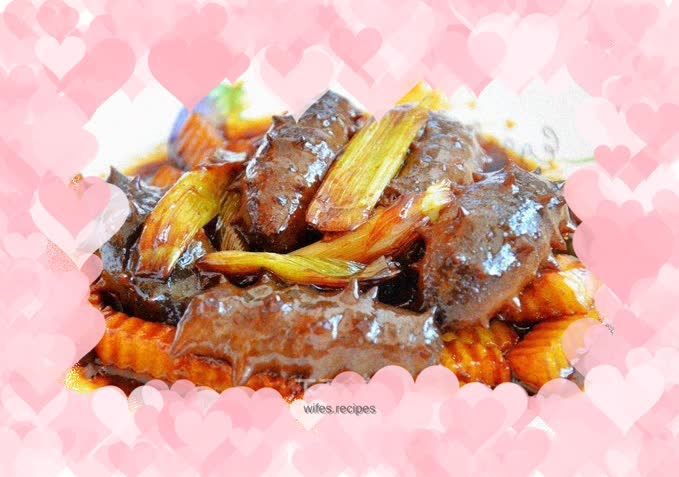 Braised sea cucumber with golden onions and potatoes