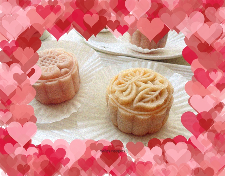 Rose scented mung bean smoothie mooncake