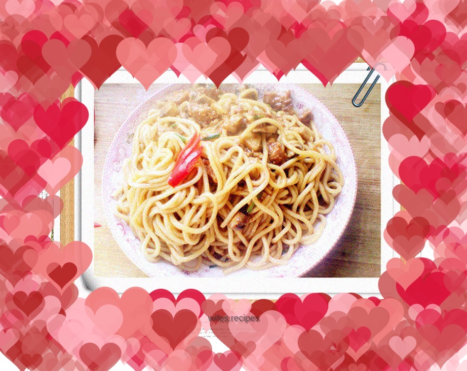 Stir-fried noodles with meatballs and mushrooms