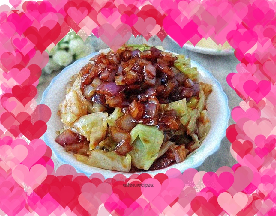 Warm cabbage with onions