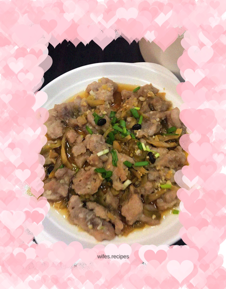 Steamed pork ribs with pickled mustard