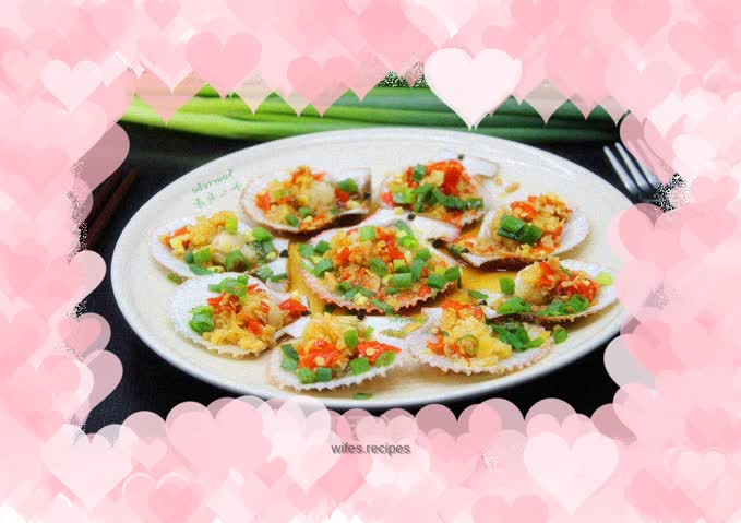 Steamed scallops with chopped pepper