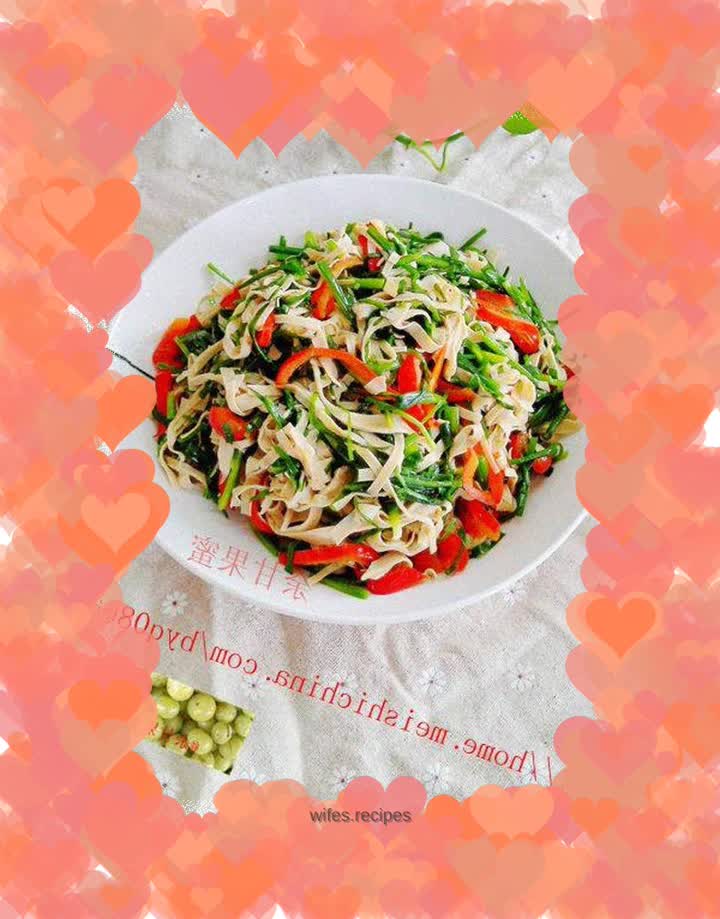 Stir-fried shredded red pepper and chives
