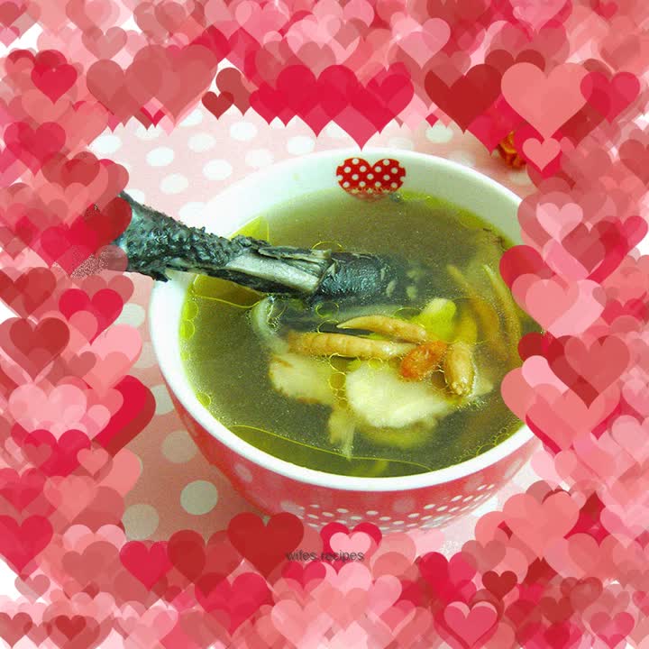 Black-bone chicken, angelica, wolfberry and blood-boosting soup