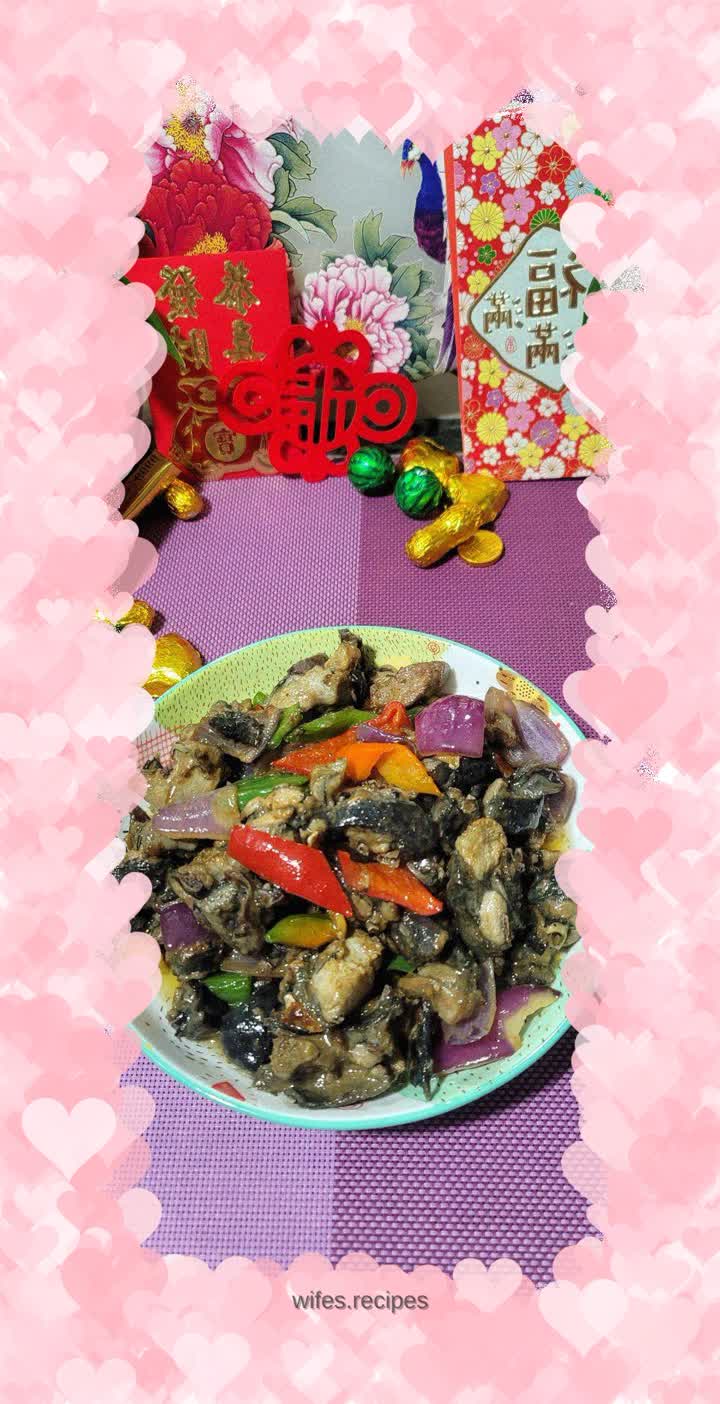 Stir-fried black-bone chicken with double peppers