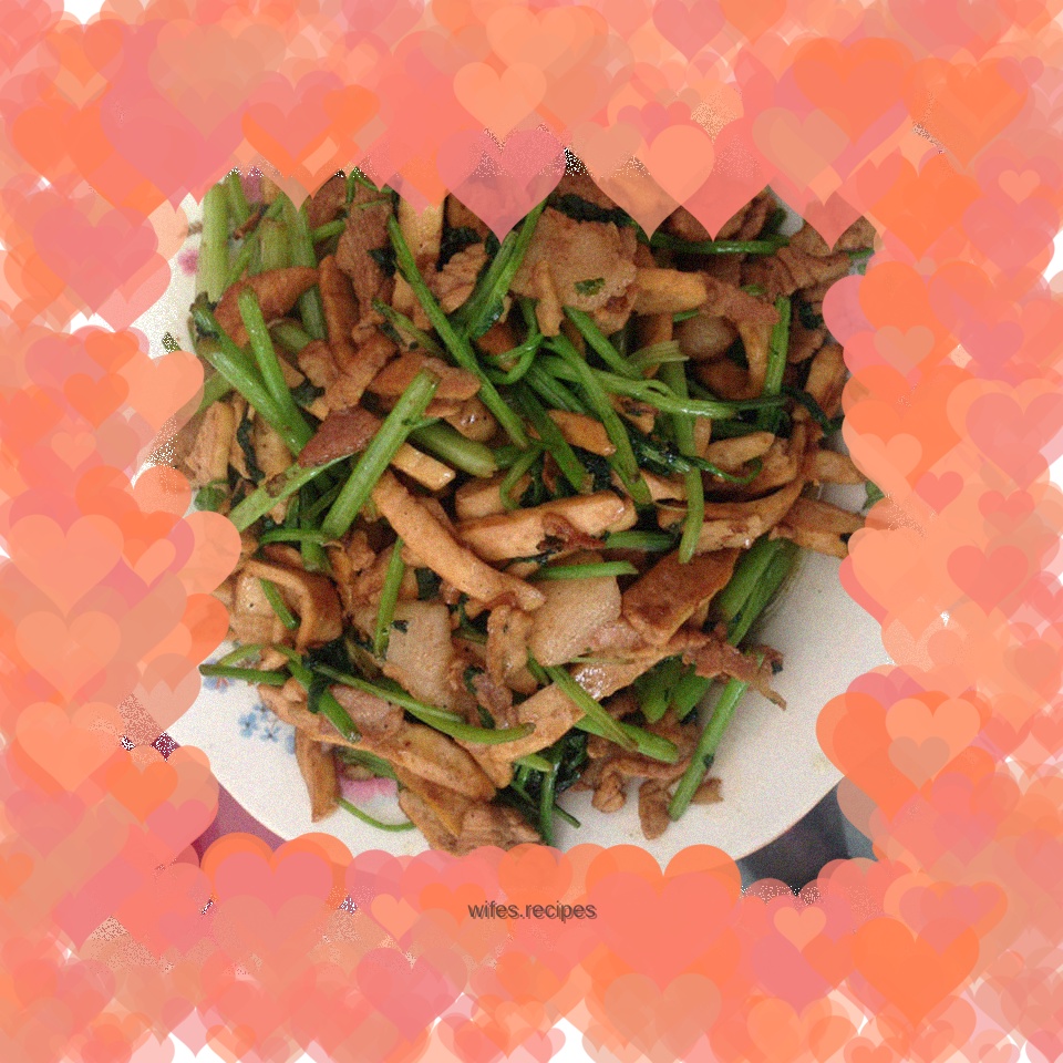 Stir-fried shredded pork with coriander and dried beans