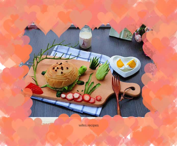 Mommy's creative breakfast arrangement with love - taking the little turtle to school happily