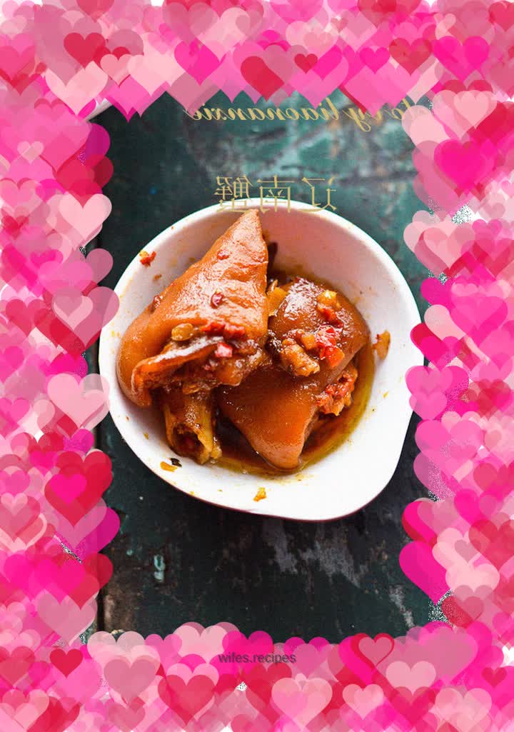 Roasted Pork Knuckles with Chopped Pepper