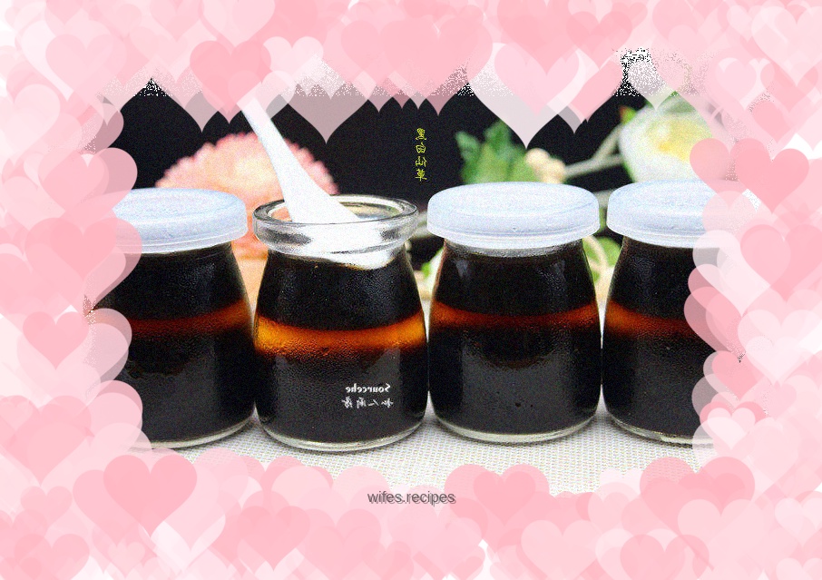 Black and white grass jelly