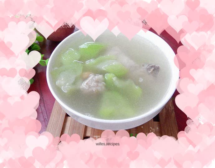 Luffa and pork bone soup