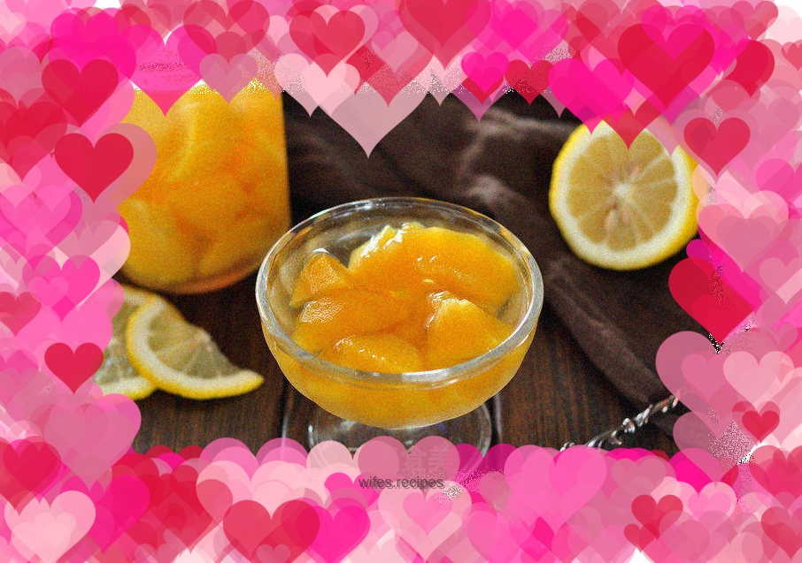 Yellow peach in sugar water