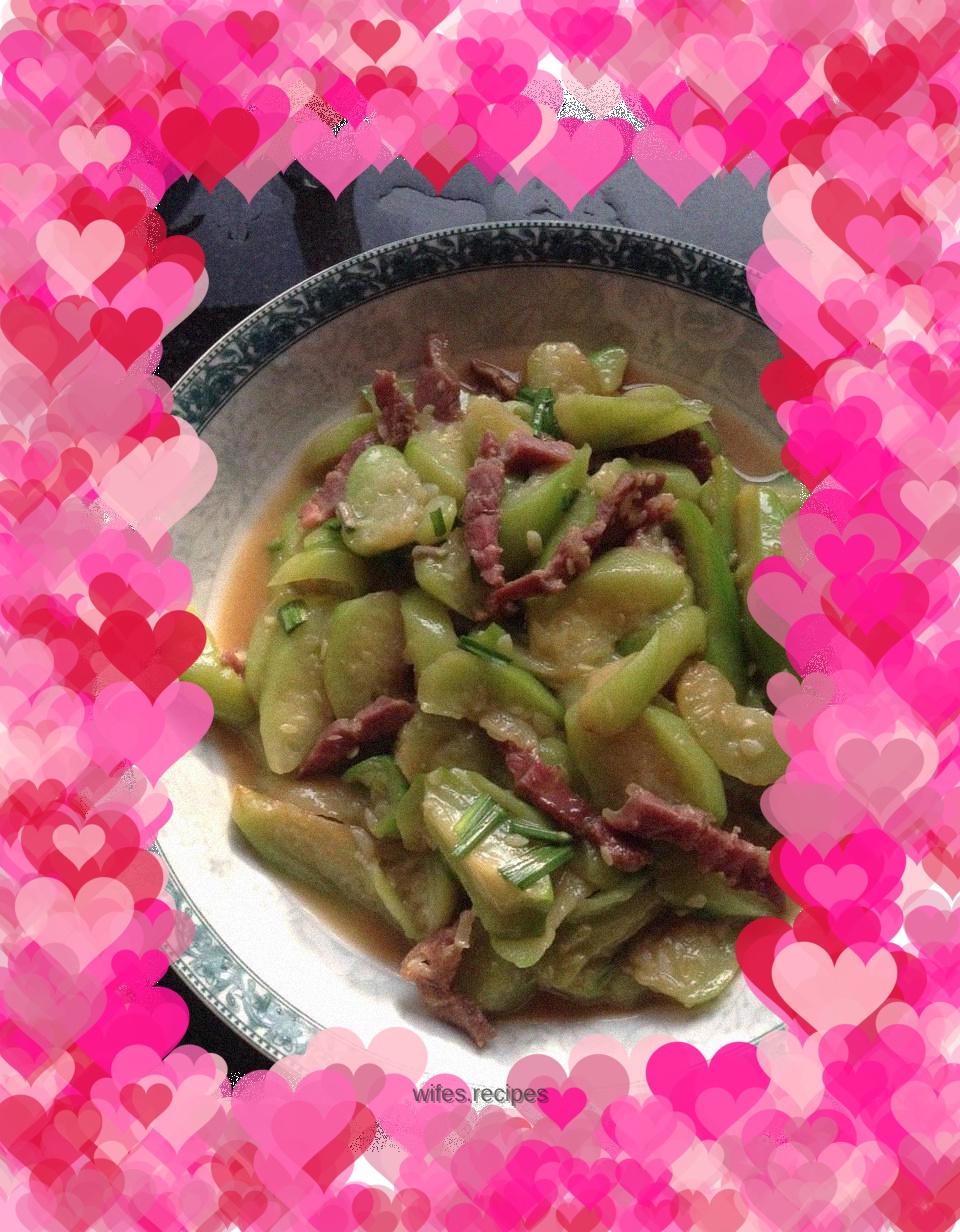 Stir-fried bacon with loofah