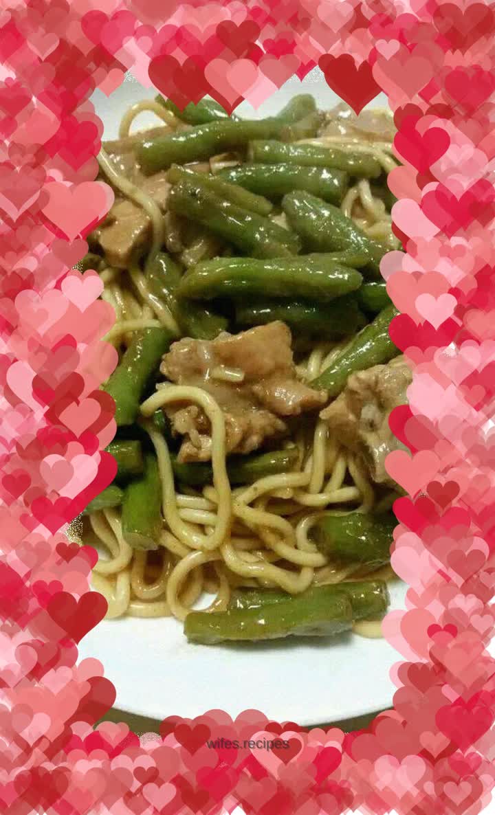 Braised noodles with green beans and pork ribs