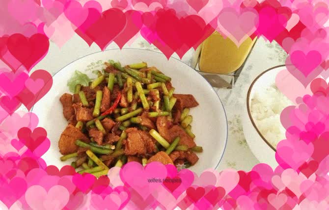 Stir-fried chicken with garlic